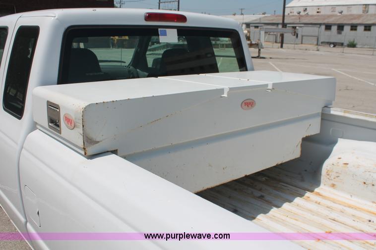 image for item I8000 2006 Ford Ranger XL SuperCab pickup truck
