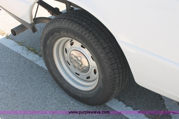 image for item I8000 2006 Ford Ranger XL SuperCab pickup truck