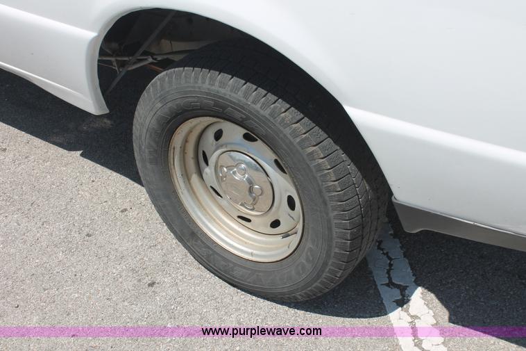 image for item I8000 2006 Ford Ranger XL SuperCab pickup truck