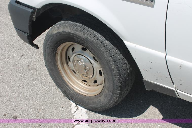 image for item I8000 2006 Ford Ranger XL SuperCab pickup truck