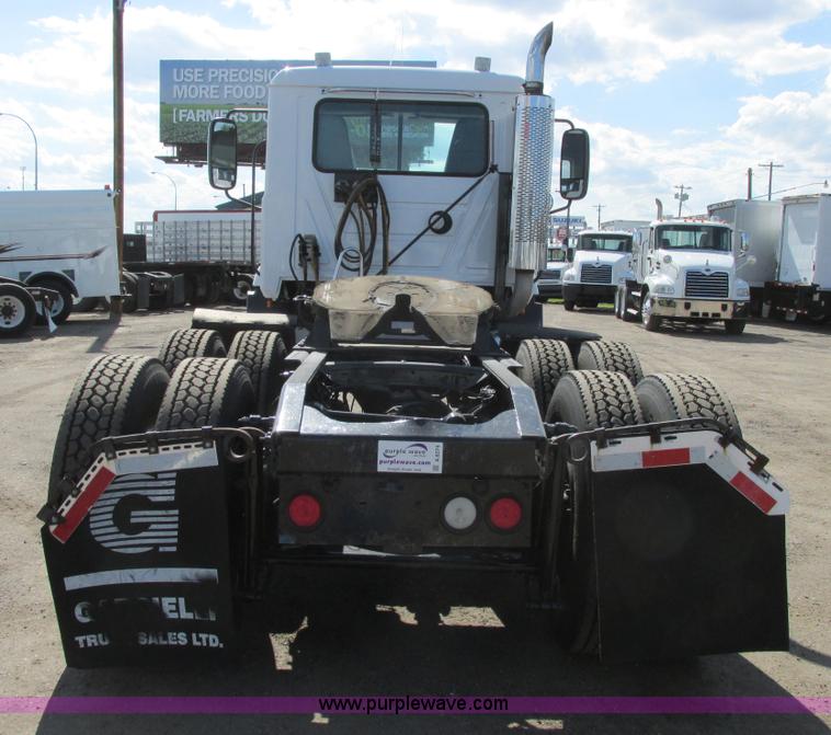 image for item A8574 2004 Mack CX613 Vision semi truck