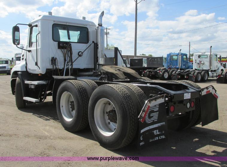 image for item A8574 2004 Mack CX613 Vision semi truck