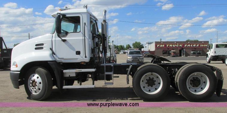 image for item A8574 2004 Mack CX613 Vision semi truck
