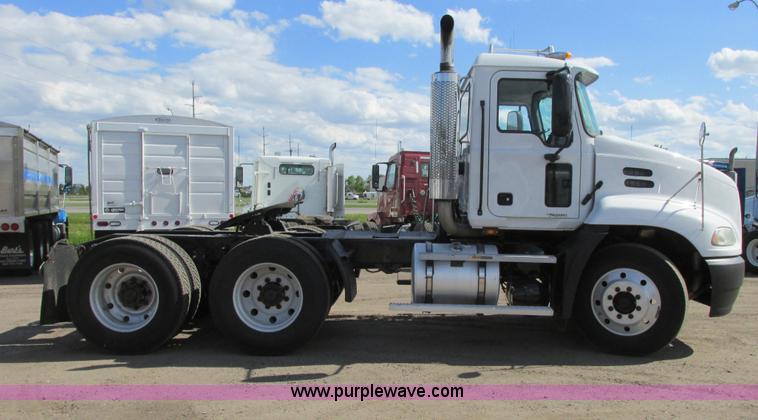 image for item A8574 2004 Mack CX613 Vision semi truck