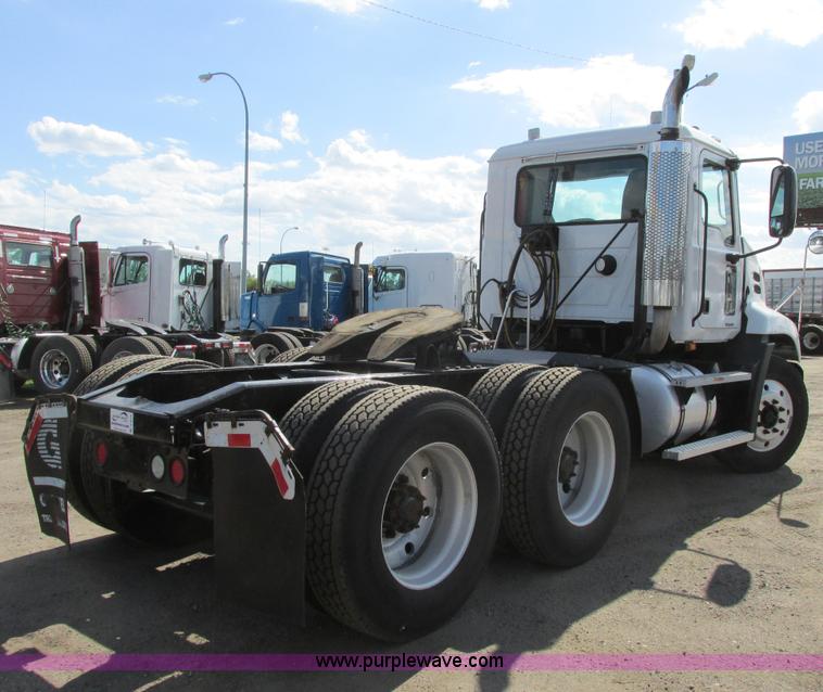 image for item A8574 2004 Mack CX613 Vision semi truck