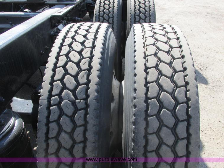 image for item A8574 2004 Mack CX613 Vision semi truck