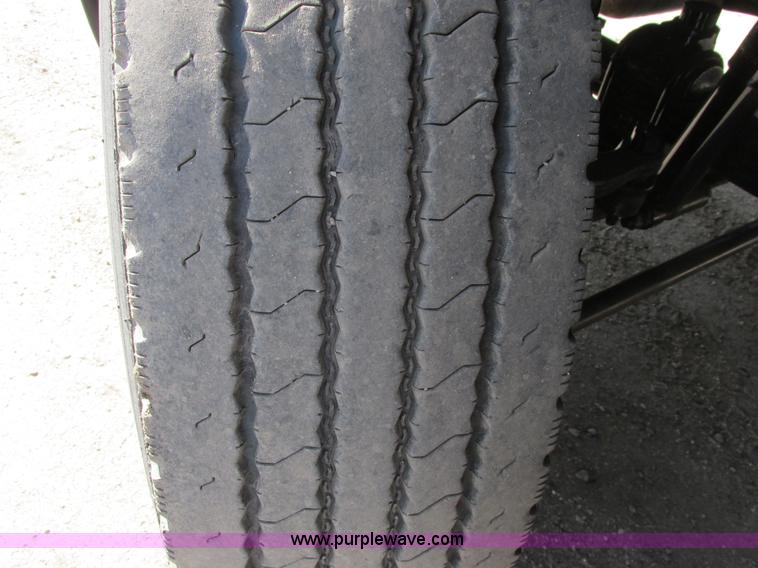 image for item A8574 2004 Mack CX613 Vision semi truck