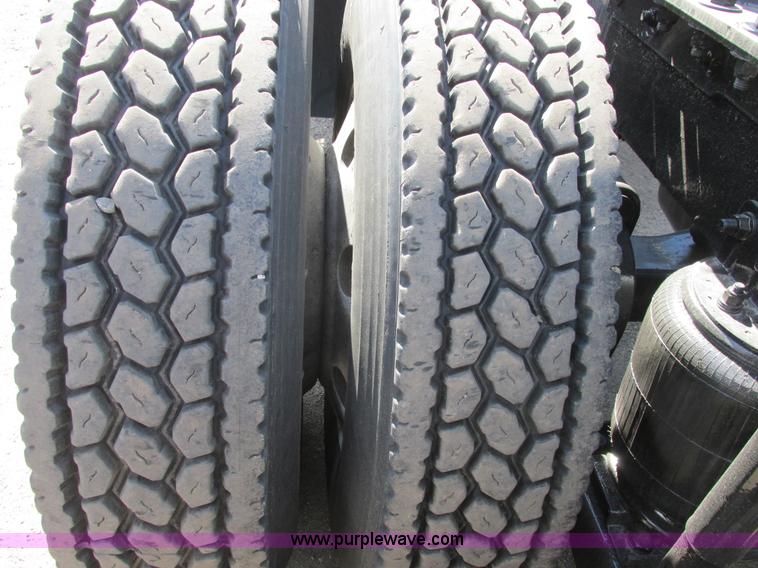 image for item A8574 2004 Mack CX613 Vision semi truck