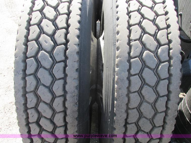 image for item A8574 2004 Mack CX613 Vision semi truck