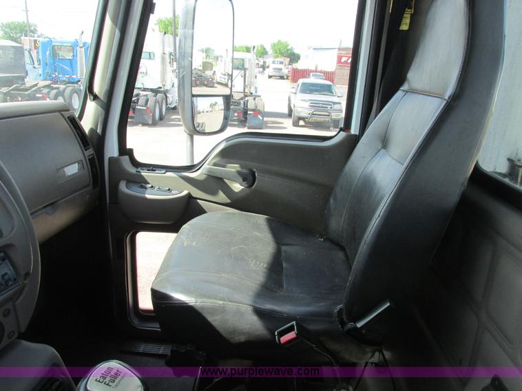 image for item A8574 2004 Mack CX613 Vision semi truck