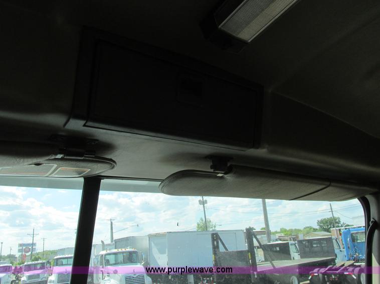 image for item A8574 2004 Mack CX613 Vision semi truck