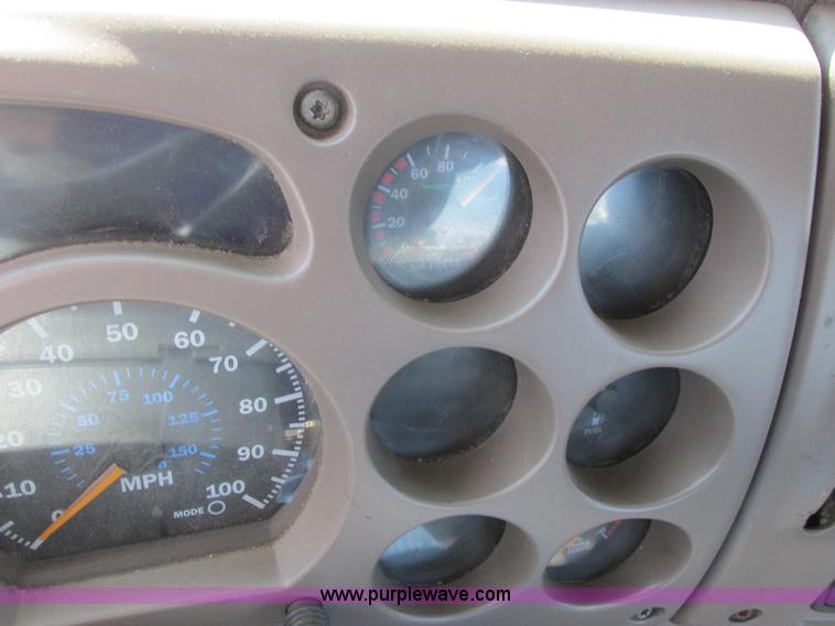 image for item A8574 2004 Mack CX613 Vision semi truck