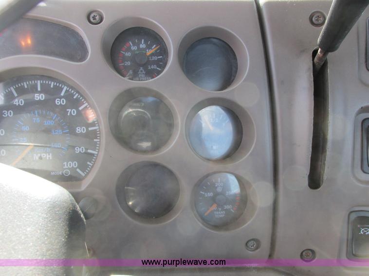 image for item A8574 2004 Mack CX613 Vision semi truck