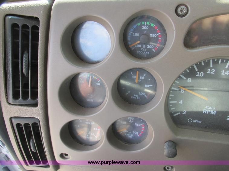 image for item A8574 2004 Mack CX613 Vision semi truck