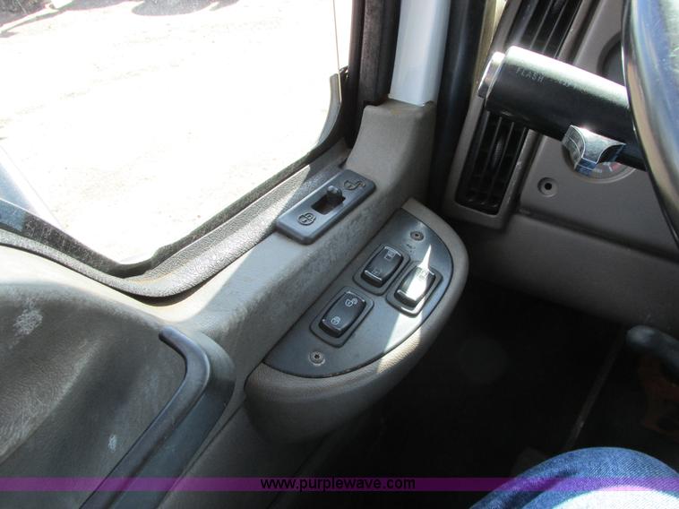 image for item A8574 2004 Mack CX613 Vision semi truck