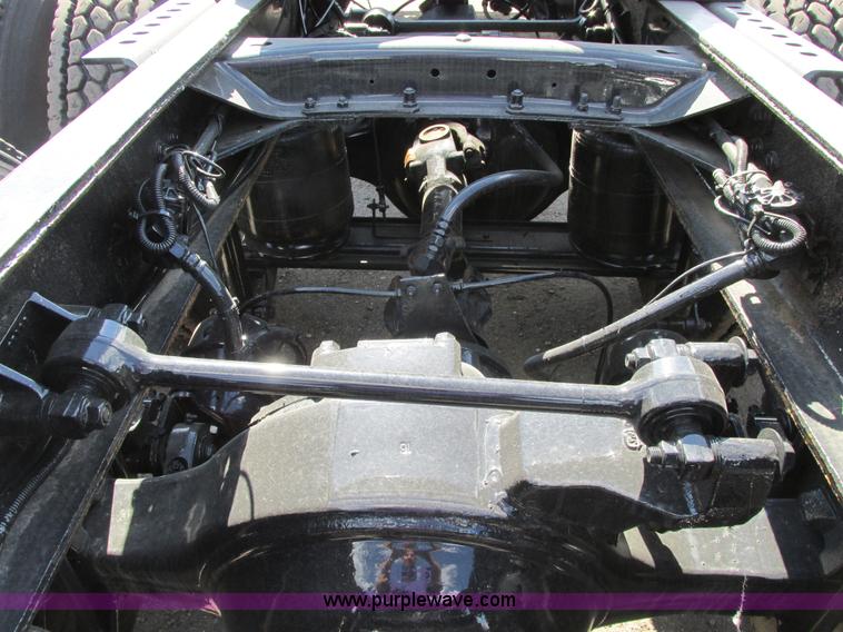 image for item A8574 2004 Mack CX613 Vision semi truck