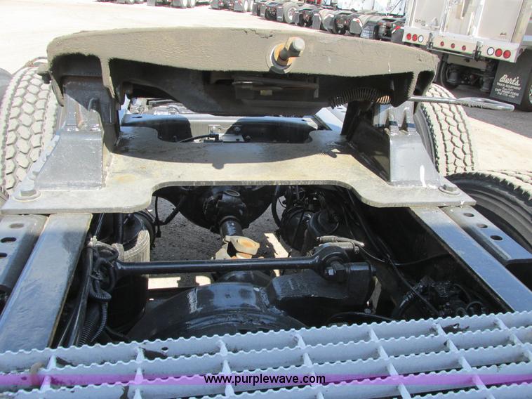 image for item A8574 2004 Mack CX613 Vision semi truck