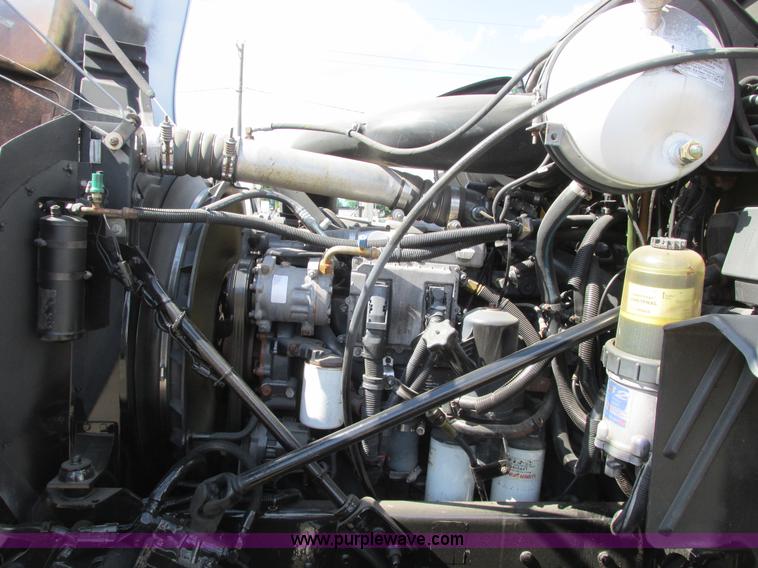 image for item A8574 2004 Mack CX613 Vision semi truck