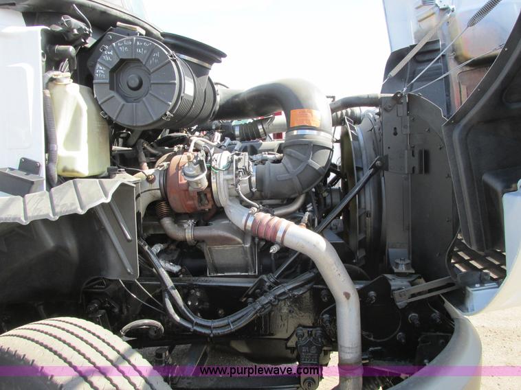 image for item A8574 2004 Mack CX613 Vision semi truck