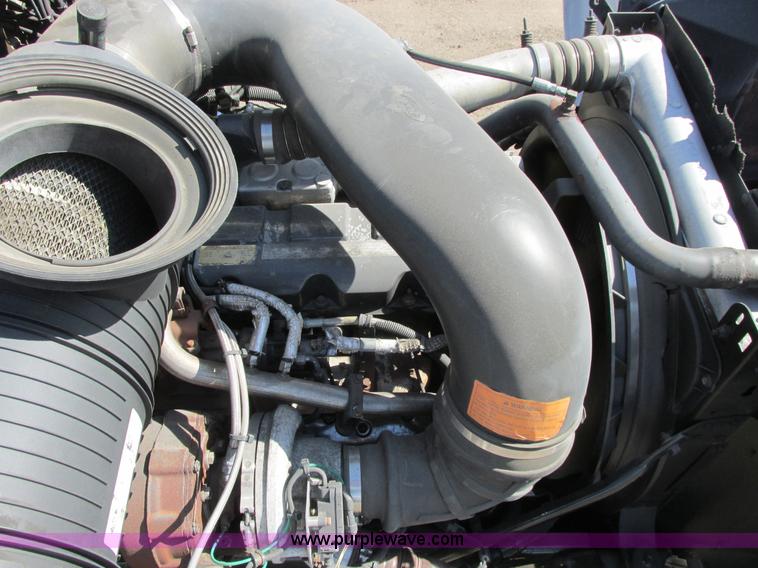 image for item A8574 2004 Mack CX613 Vision semi truck