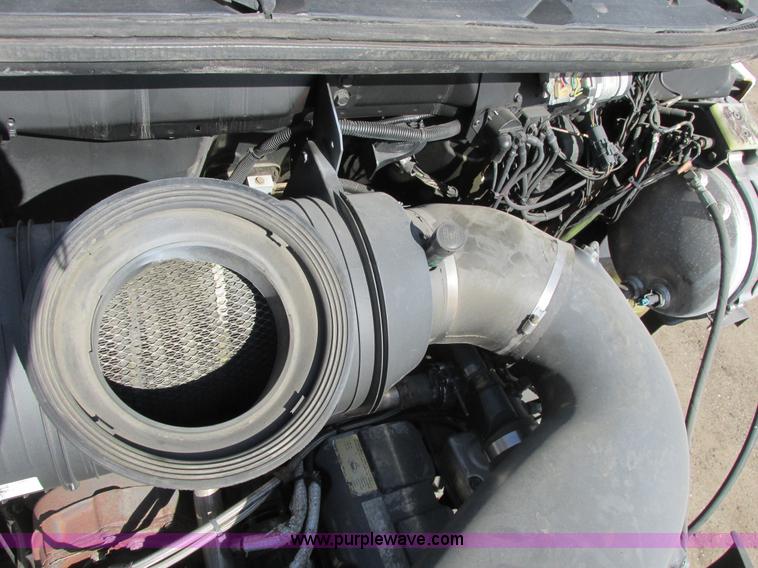 image for item A8574 2004 Mack CX613 Vision semi truck