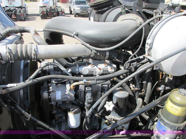 image for item A8574 2004 Mack CX613 Vision semi truck