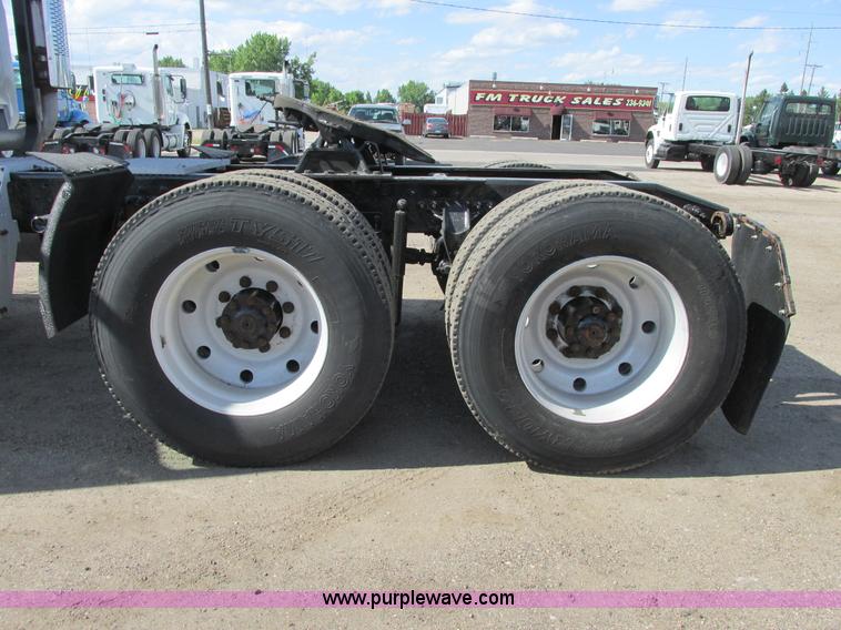 image for item A8574 2004 Mack CX613 Vision semi truck