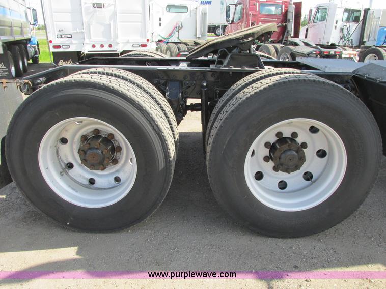 image for item A8574 2004 Mack CX613 Vision semi truck