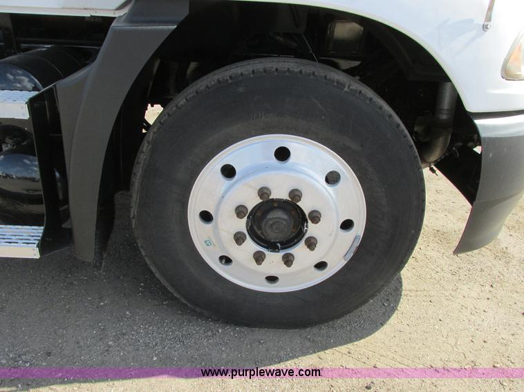 image for item A8574 2004 Mack CX613 Vision semi truck