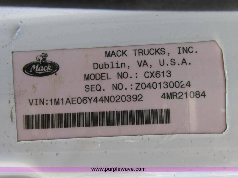 image for item A8574 2004 Mack CX613 Vision semi truck