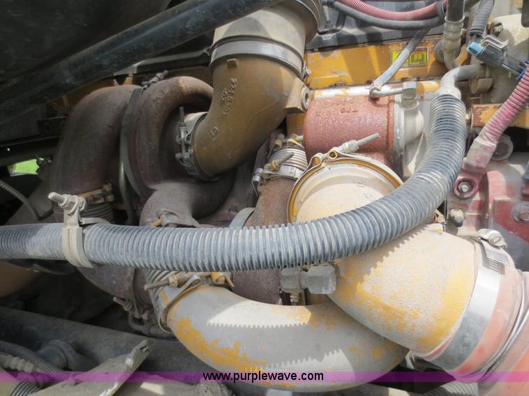 image for item B2481 2005 Freightliner Columbia semi truck