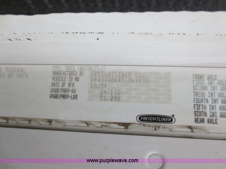 image for item B2481 2005 Freightliner Columbia semi truck