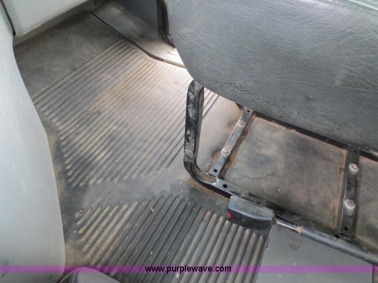 image for item B2481 2005 Freightliner Columbia semi truck