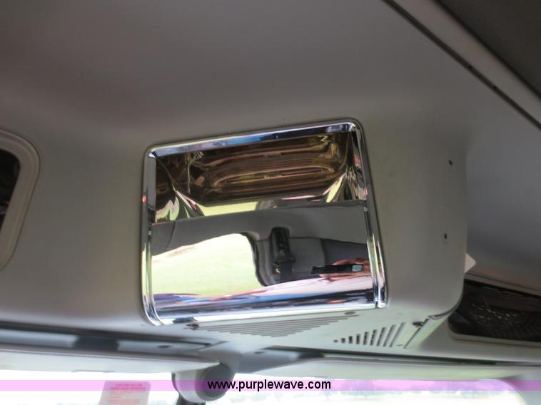 image for item B2481 2005 Freightliner Columbia semi truck