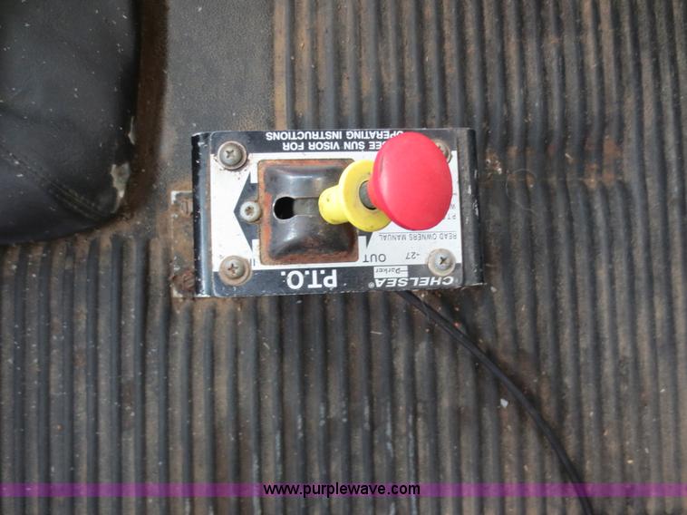 image for item B2481 2005 Freightliner Columbia semi truck