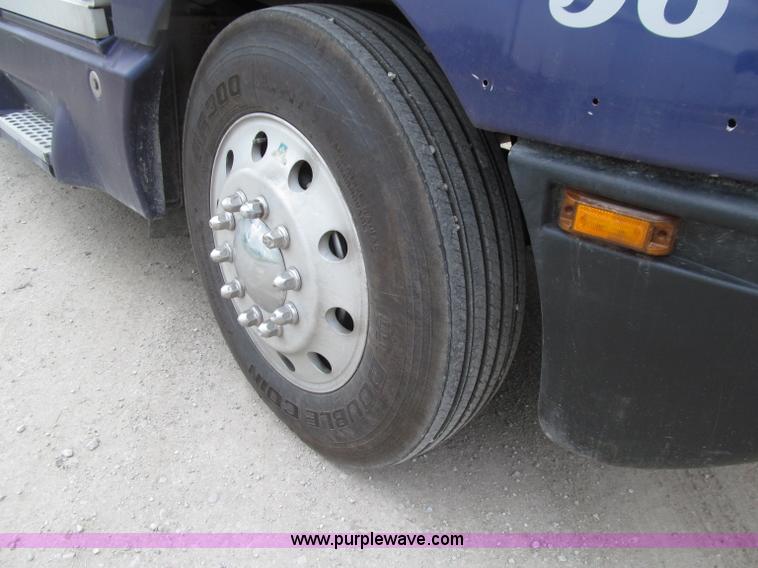 image for item D7423 1997 Kenworth T600 AeroCab semi truck