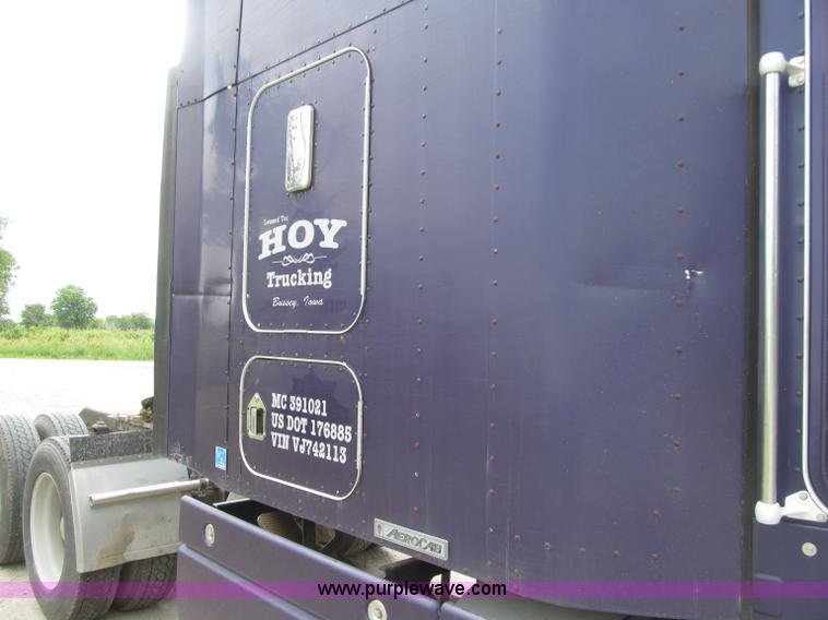 image for item D7423 1997 Kenworth T600 AeroCab semi truck