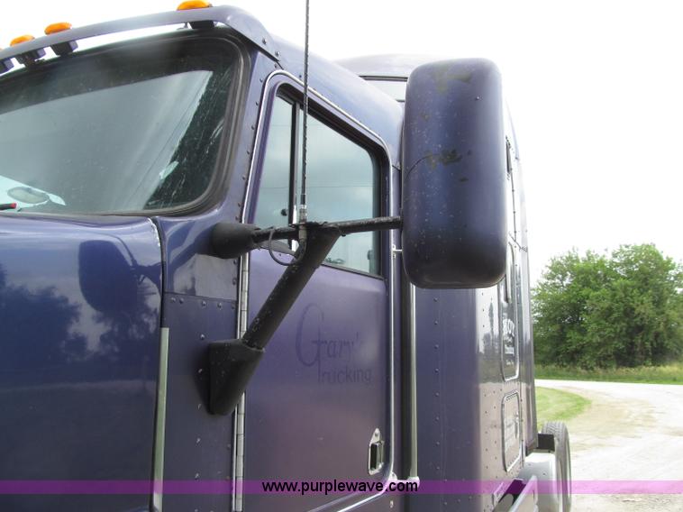 image for item D7423 1997 Kenworth T600 AeroCab semi truck