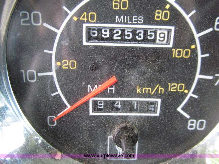 image for item D7423 1997 Kenworth T600 AeroCab semi truck