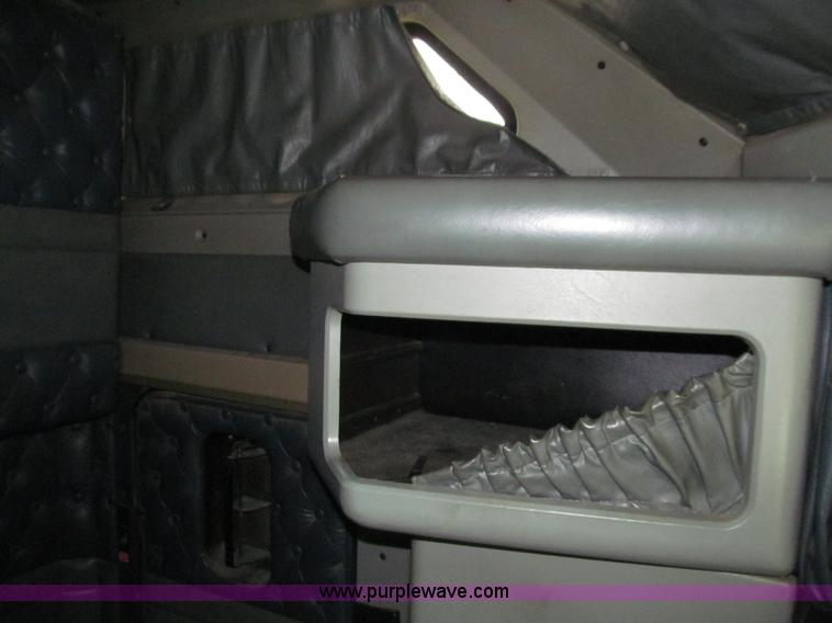 image for item D7423 1997 Kenworth T600 AeroCab semi truck