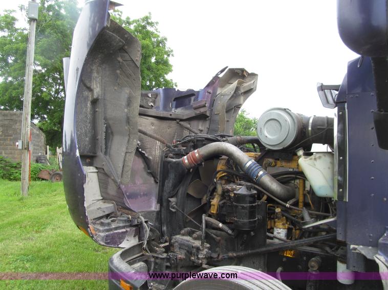 image for item D7423 1997 Kenworth T600 AeroCab semi truck