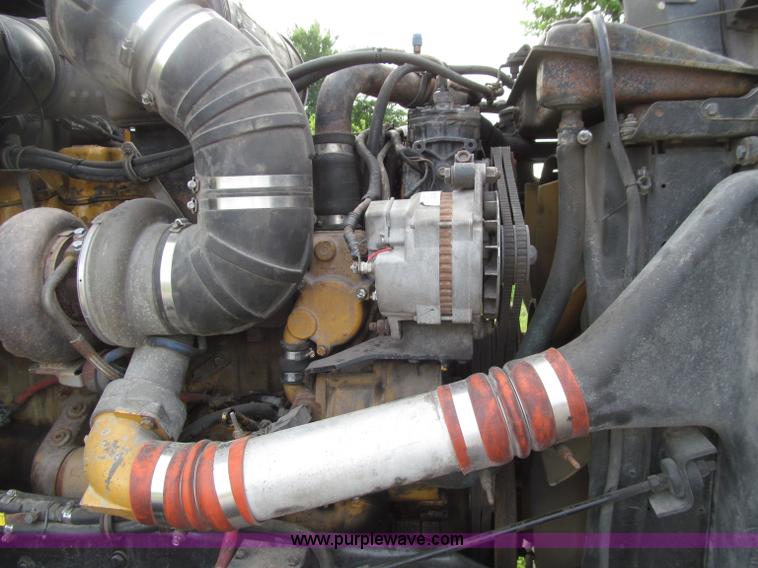 image for item D7423 1997 Kenworth T600 AeroCab semi truck