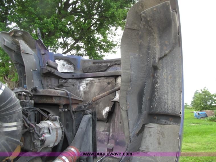 image for item D7423 1997 Kenworth T600 AeroCab semi truck