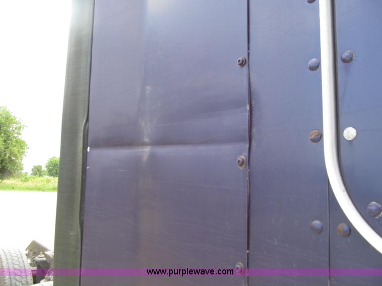 image for item D7423 1997 Kenworth T600 AeroCab semi truck