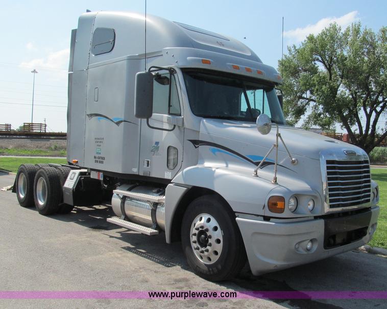 image for item F5113 2006 Freightliner Century Class ST120 semi truck