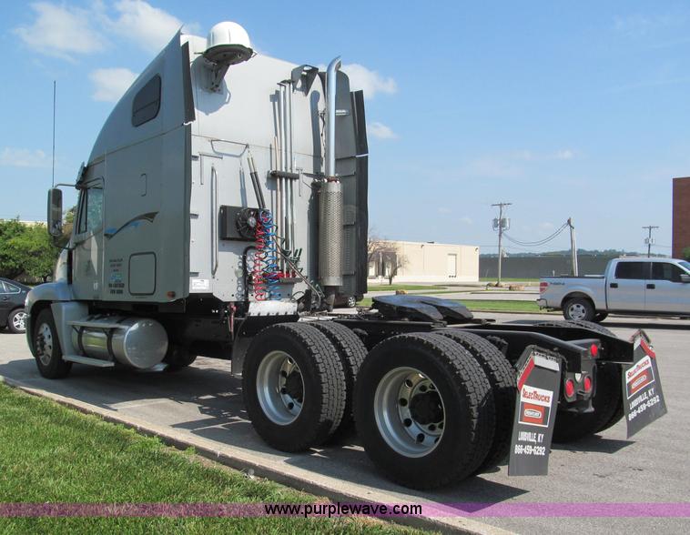 image for item F5113 2006 Freightliner Century Class ST120 semi truck