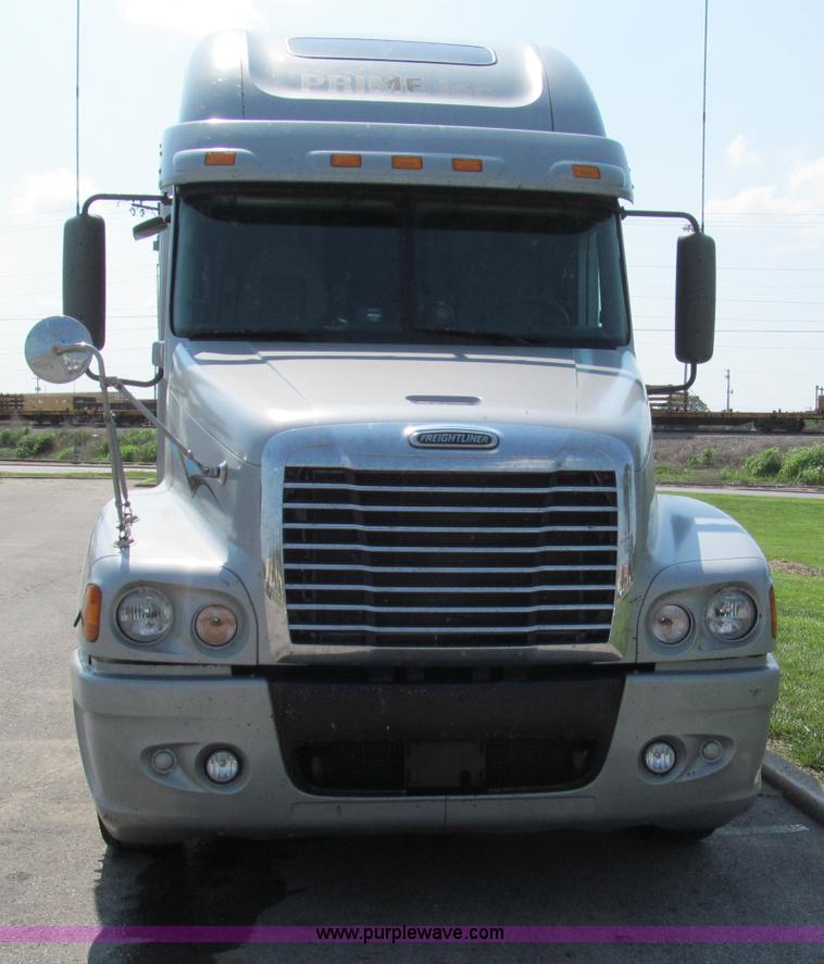 image for item F5113 2006 Freightliner Century Class ST120 semi truck