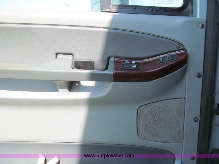 image for item F5113 2006 Freightliner Century Class ST120 semi truck