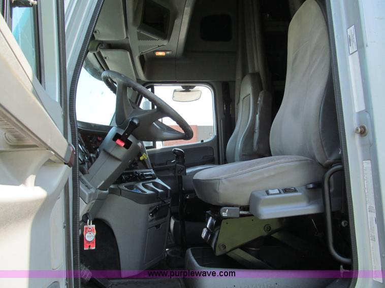 image for item F5113 2006 Freightliner Century Class ST120 semi truck