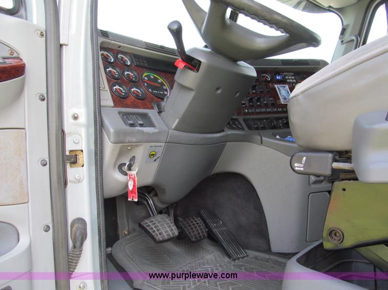 image for item F5113 2006 Freightliner Century Class ST120 semi truck